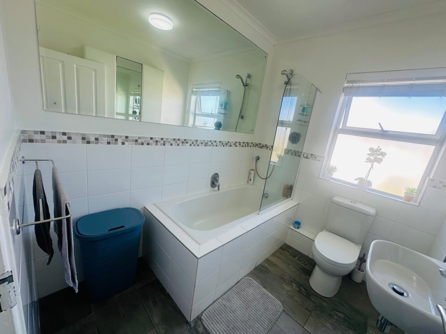 To Let 3 Bedroom Property for Rent in Big Bay Western Cape